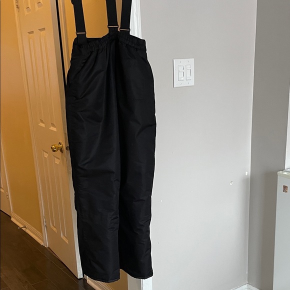 Stylish Black Cargo Pants with Suspenders - Picture 2 of 5